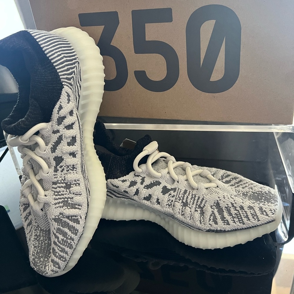 YEEZY 350 V2 CMPCT